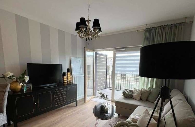 Location d’un appartement élégant de 3 pièces, 49 m², avec balcon dans le quartier Czyżyny, Cracovie, Pologne